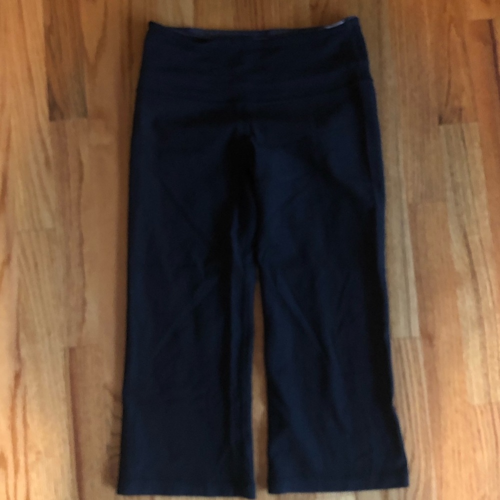 Black reversible Lululemon capris size 4